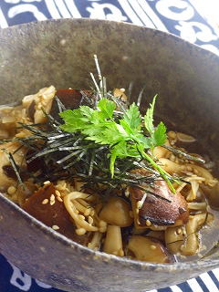 きのこの胡山醤マリネ。