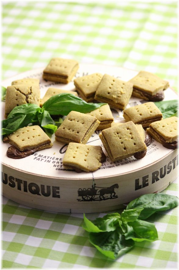 オリーブオイルのチーズカレークラッカー。