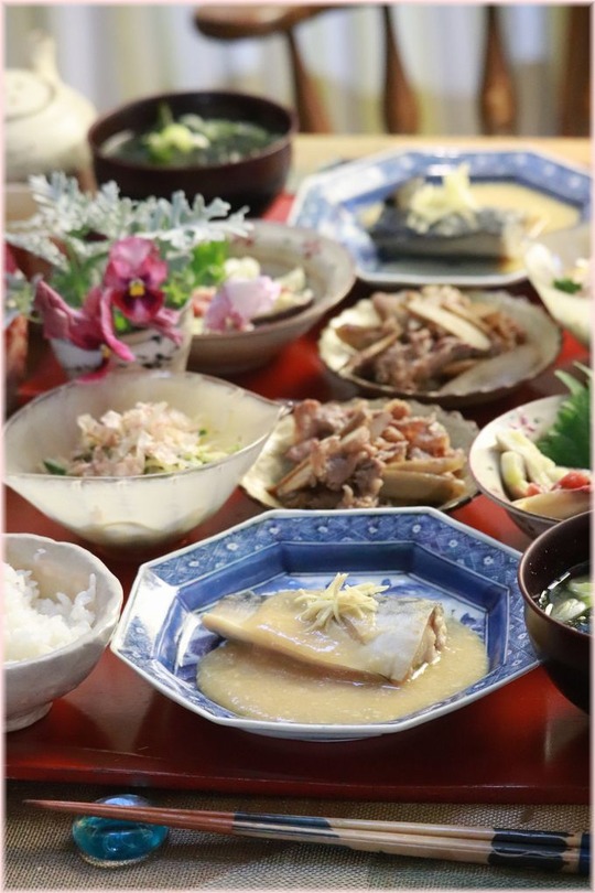 【レシピ】新じゃがと水菜のおかかサラダ。と　さばの味噌煮の献立。　虫の音とお花。