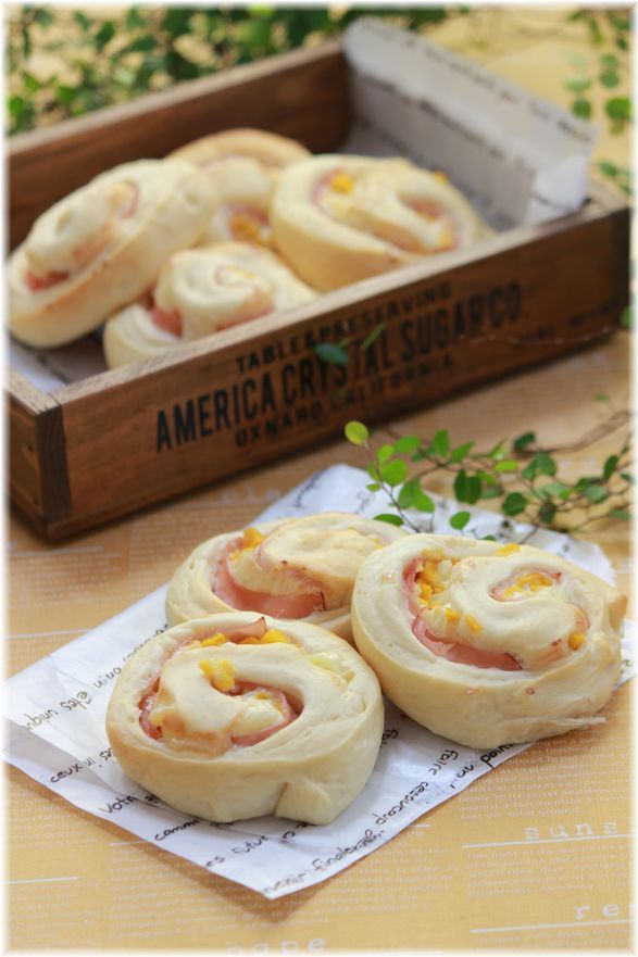 ハムコーンチーズの白パン。 と 今週のお買い物。