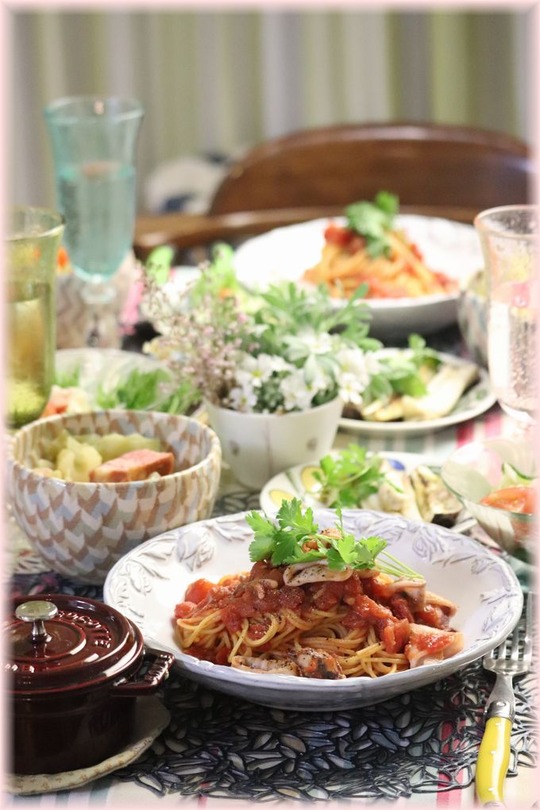  【レシピ】いかのトマトソースパスタ。と　献立。　と　一緒にあちこち。
