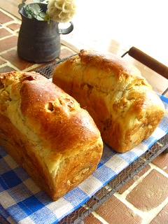 クルミとクリームチーズのミニミニ食パン とお客様♪