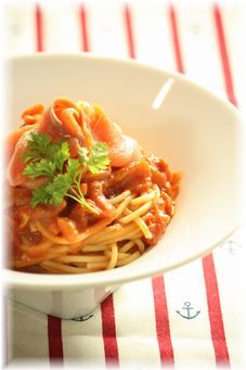 サーモンのトマトクリームパスタ。 と献立。