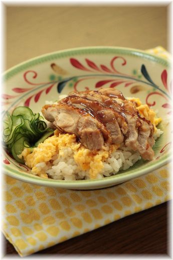 鶏の照り焼親子ちらし。 と お昼ごはん。