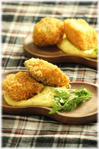 鮭のバジルフライと チーズカレータルタル。