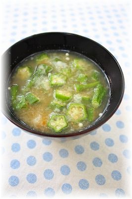 とろろ と オクラのお味噌汁。 と朝御飯。