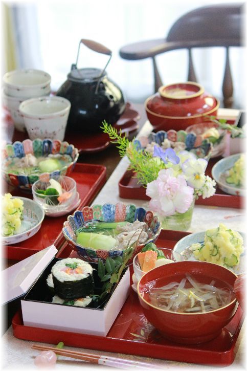 鯛めしの 韓国風海苔巻。 の お昼ごはん。