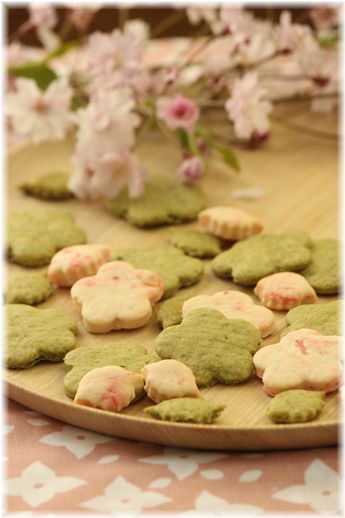 葉桜・抹茶の薄焼きクッキー。