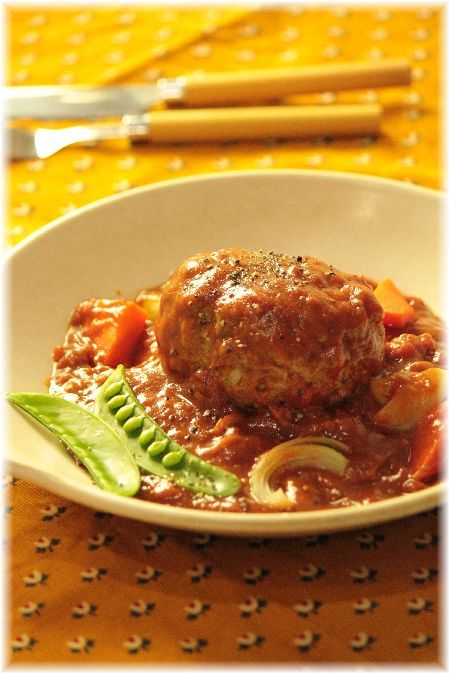 煮込み びっくりハンバーグ。 と 献立。