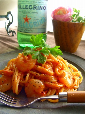 なんちゃって☆魚介のクリーミートマトソース♪