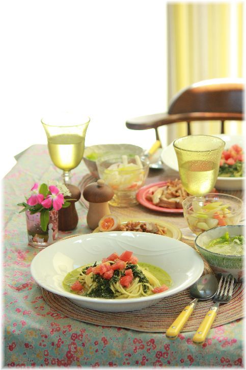 冷たい大葉ジェノベーゼの スープパスタ。 と お昼ごはん。
