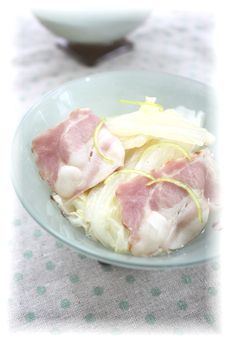 白菜の柚子ベーコン蒸し。 と朝御飯。