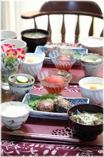  【レシピ】なすとろ・みそバターハンバーグ。と　献立。と　お野菜見舞い。