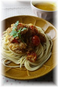 ツナと玉ねぎのトマト醤油パスタ。 と献立。