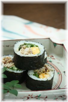 生姜焼き太巻き。 と献立。