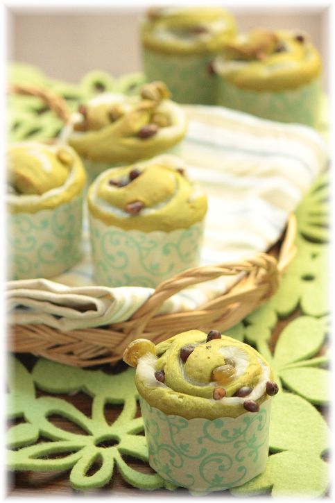 抹茶の白玉ロールパン。