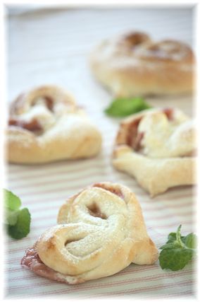 苺クリームチーズのハートパン。