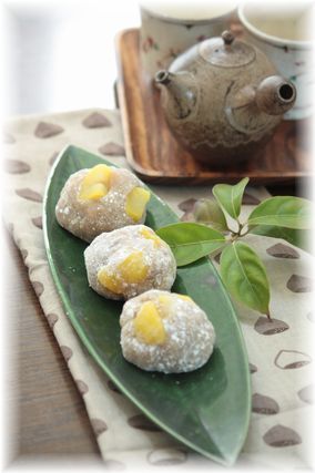 黒糖と栗の大福。