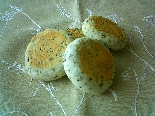 ぺたんこ☆胡麻チーズパン♪