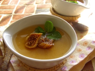 ほうじ茶ソースのきなこプリン。