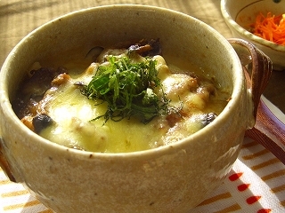 年の瀬ランチⅡ.生姜醤油の和ドリアと人参サラダ。