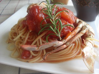 ワタリガニのトマトソースパスタ。 と献立。