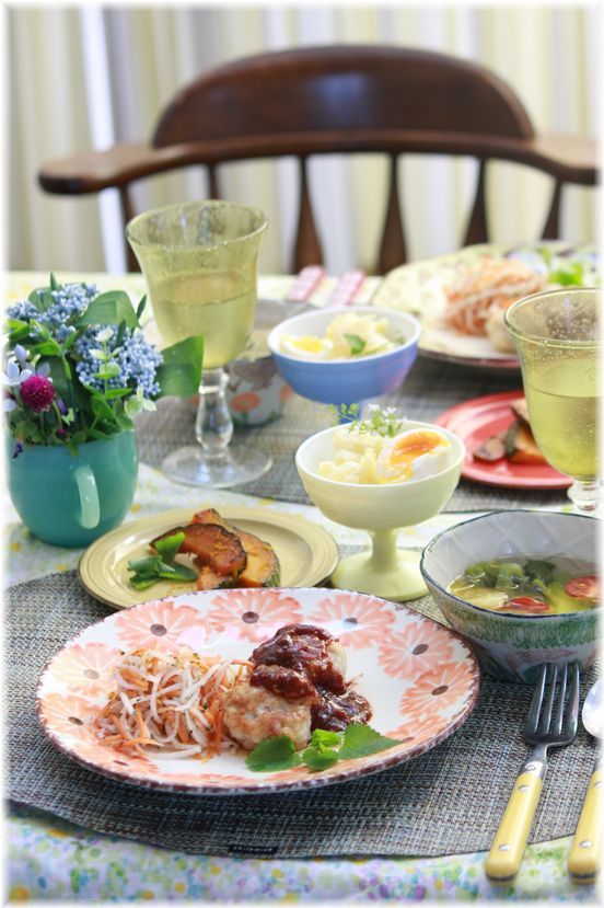 豚薄切り肉で ３つの おかず。その１：はんぺんポークバーグ。 と 献立。