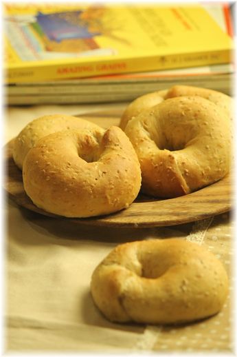 胡麻と黒糖のベーグル。