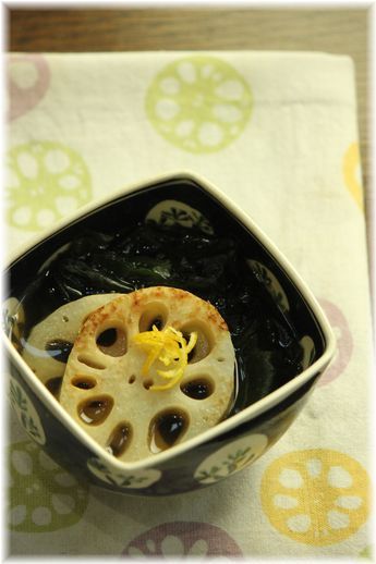 焼き蓮根と わかめの煮物。 と献立。