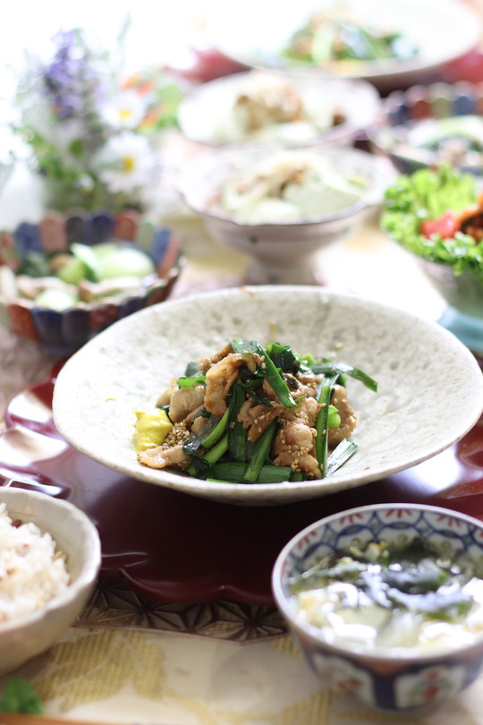 【レシピ】不思議にさっぱり！ニラと豚肉の胡麻味噌ソース炒め。と　献立。　と　もらえるのか卒業証書。