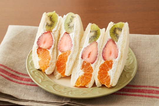 【お知らせ】しあわせフルーツサンドイッチ。と　4月3日でサラヤは70歳！