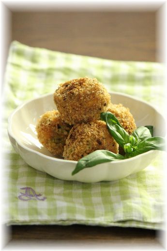 もちもち枝豆カレーコロッケ。 と お弁当。