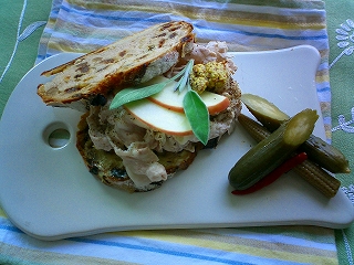 林檎とセージのポークサンドイッチ