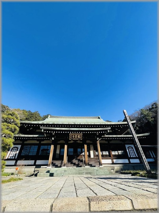 青