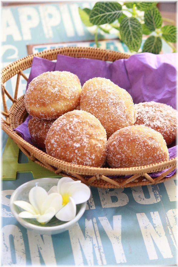 ココナッツドーナッツ。