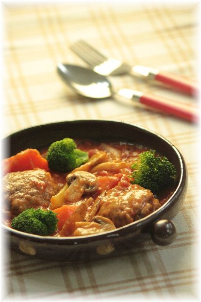 味噌トマトの煮込みハンバーグ。 と 献立。