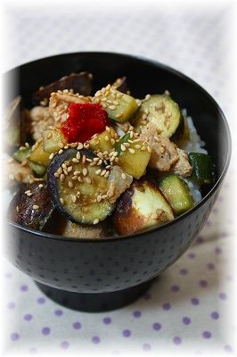 茄子と胡瓜の味噌生姜丼。 とお昼ご飯