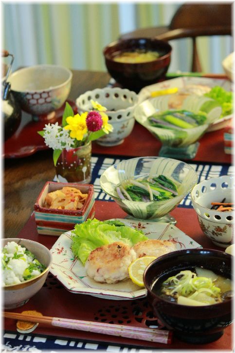 イカはんぺん豆腐バーグ。 と 献立。