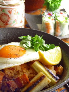 焼き葱とベーコンのエスニック炊き込みご飯。