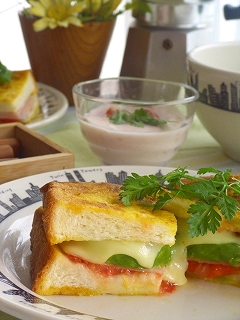 カレーフレンチトーストのサンドイッチ☆