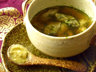 落とし・柚子胡椒バターの牡蠣と青海苔のスープ。