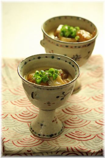 胡麻の香りのお餅のっけ・茶碗蒸し。 と献立。