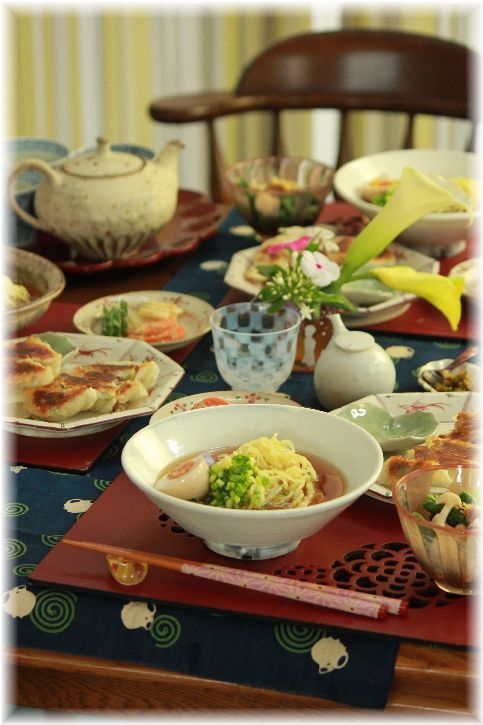 鶏煮干しスープのラーメン定食。