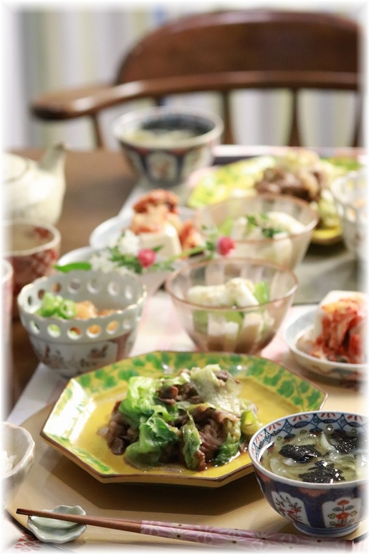  【レシピ】レタスと牛肉の甘辛オイスターソース炒め。と　献立。と　月曜日からありがとう♪