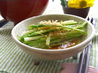 糸アスパラのお浸し・のち・お茶漬け。