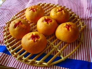 のびのびチーズのトマトバジルパン♪