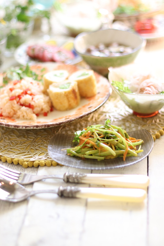 【レシピ】ポイントは塩湯炒め♪セリと大根のマスタードしょうゆ和え。と　献立。と  たまごかけごはん。