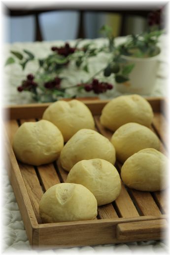 蜂蜜とオリーブオイルのふわふわ白パン。