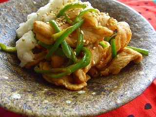 豚肉のコチュジャン炒めに叩き山かけ。 と献立。