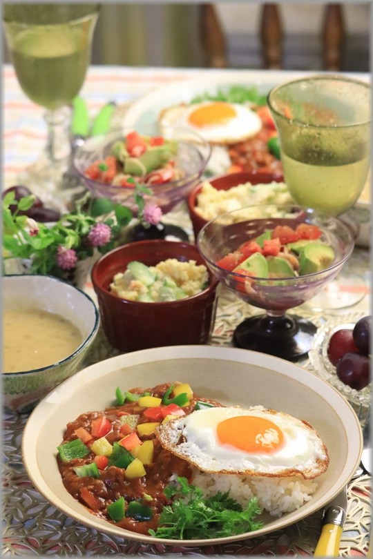 【レシピ】レンチンカレーミートソースご飯。と　献立。　と　妹ジュニア